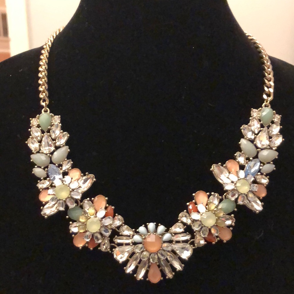 NWT LOFT STATEMENT NECKLACE